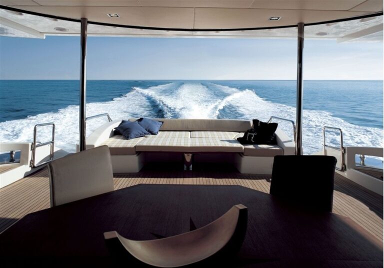 The 30m Yacht CRYSTAL