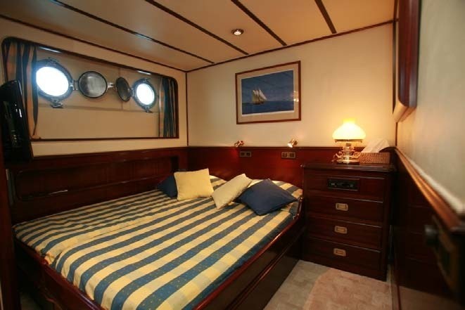 The 30m Yacht LADY ROXANNE