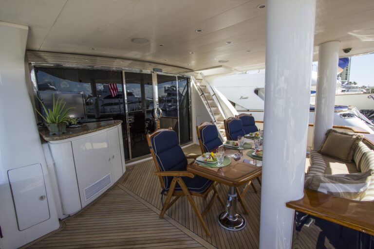 The 30m Yacht LIMITLESS