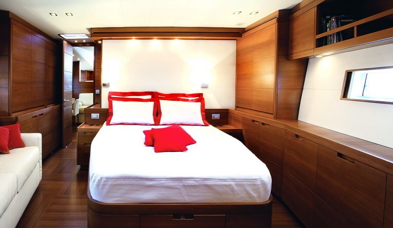The 30m Yacht MRS SEVEN