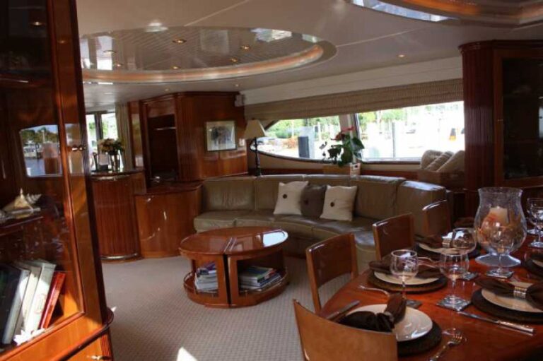 The 30m Yacht PURE