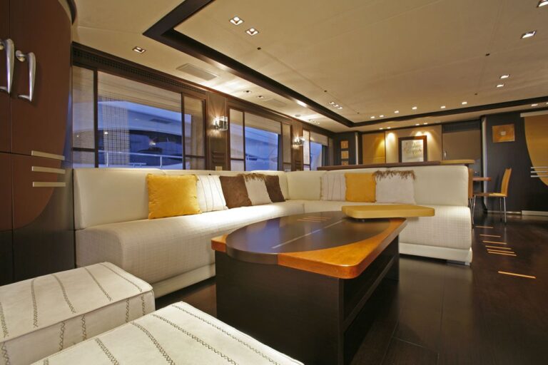 The 30m Yacht QUID PRO QUO