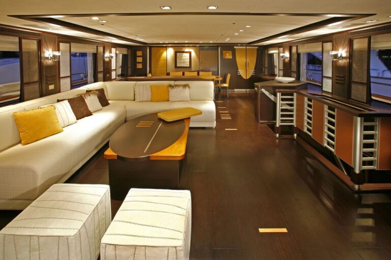 The 30m Yacht QUID PRO QUO