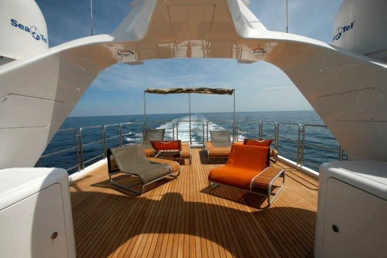 The 30m Yacht QUID PRO QUO