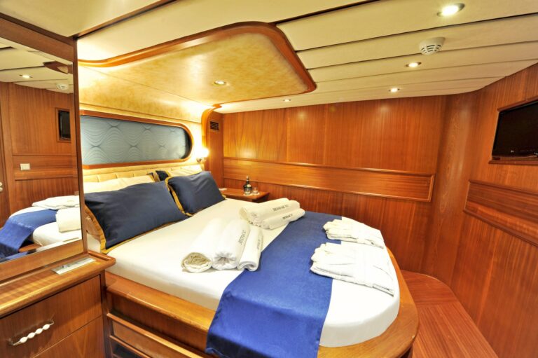Guest double cabin