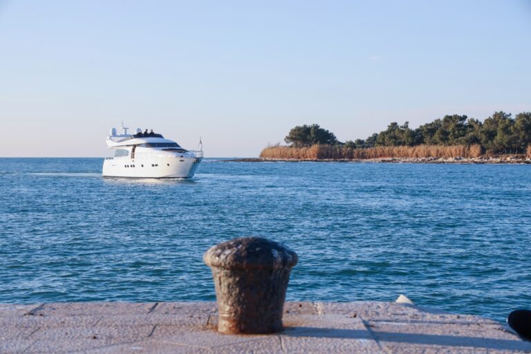 21m Maiora yacht SEA HEAVEN - Anchored