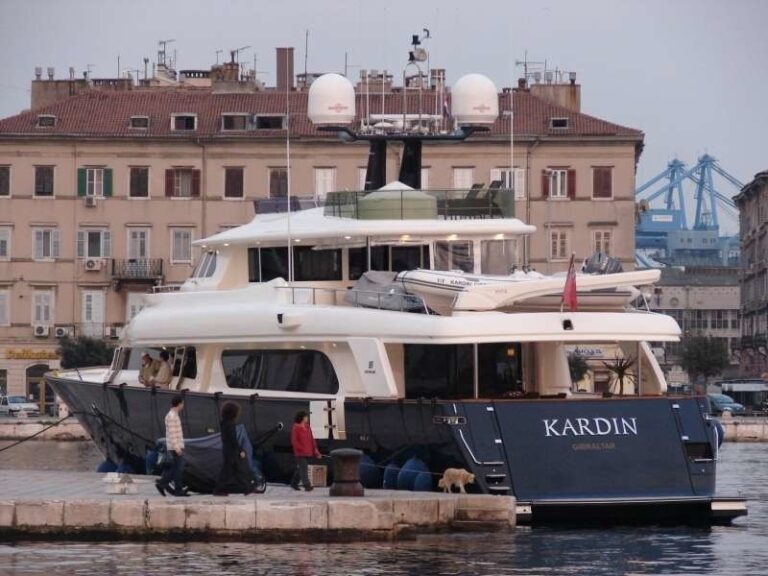 The 31m Yacht KARDIN