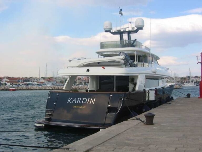 The 31m Yacht KARDIN