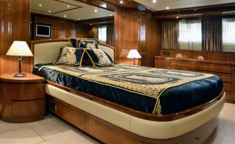 The 31m Yacht MAGIC DREAM