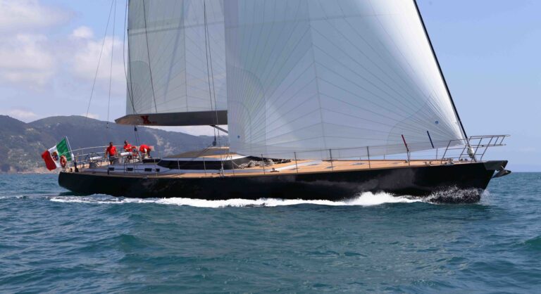 The 31m Yacht XNOI