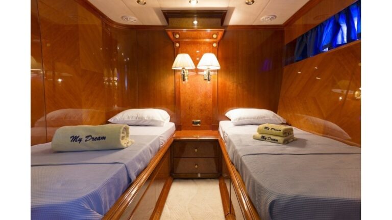 The 32m Yacht DREAM YACHT