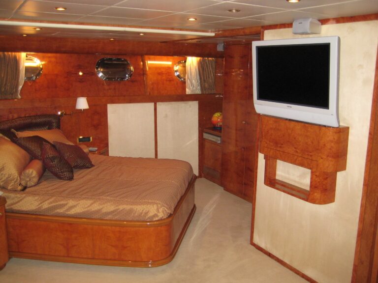 The 32m Yacht KENAYL II