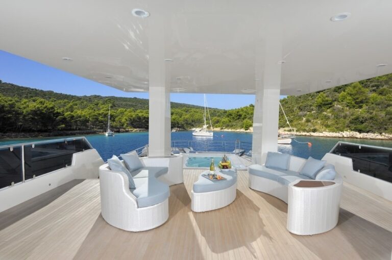 The 32m Yacht SERENITAS