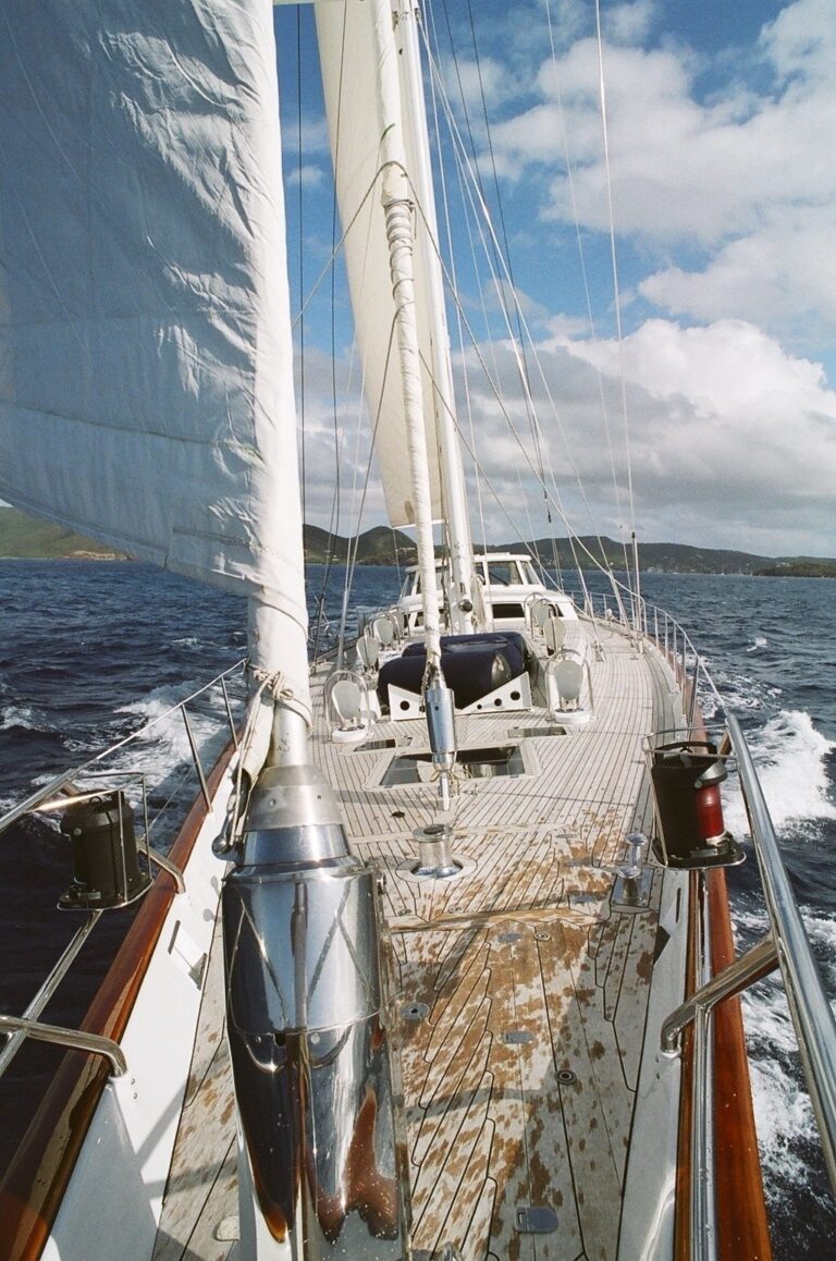 The 33m Yacht DANCE SMARTLY