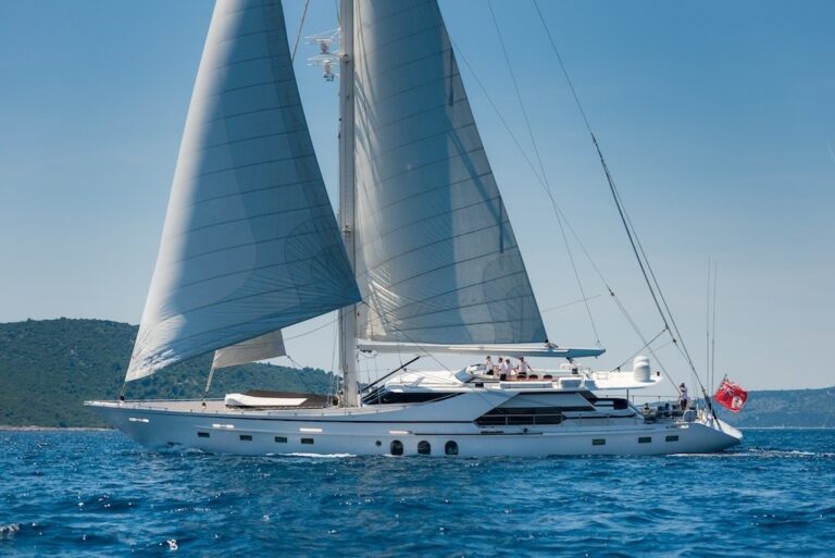 The 33m Yacht LADY SUNSHINE