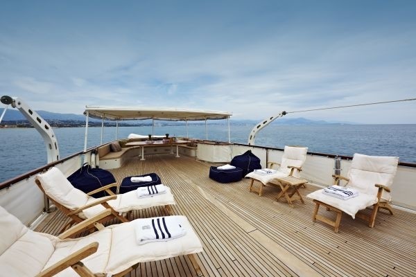 Life On Yacht SANTA MARIA