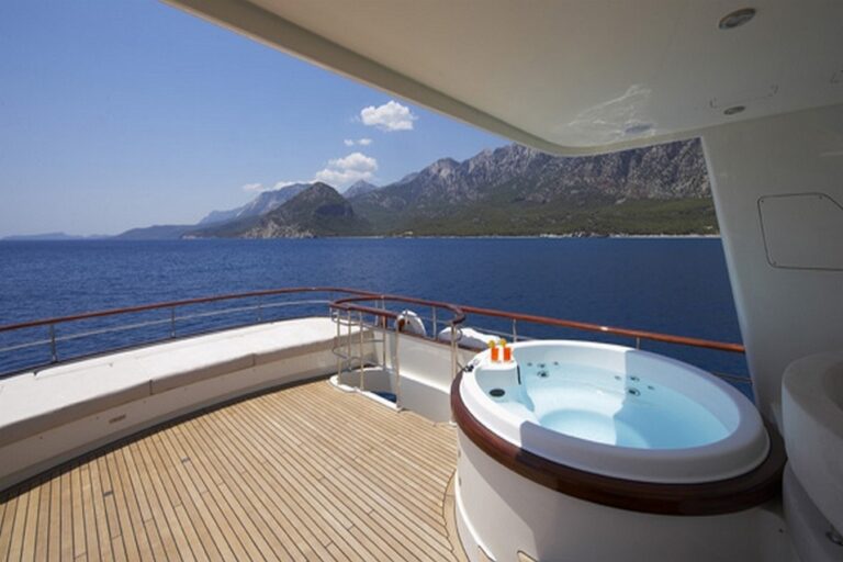 The 34m Yacht CYRUS ONE