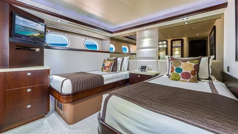 The 34m Yacht SOMETHING SOUTHERN