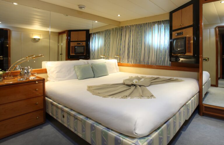The 34m Yacht UNPLUGGED