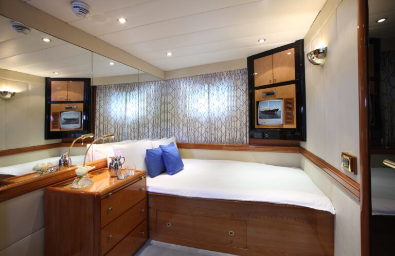 The 34m Yacht UNPLUGGED