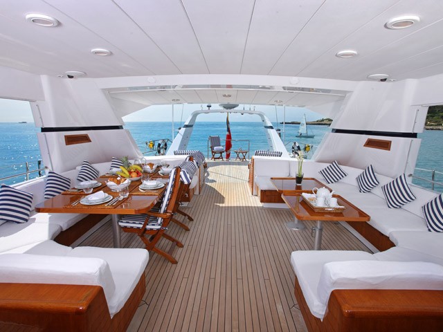 The 34m Yacht UNPLUGGED