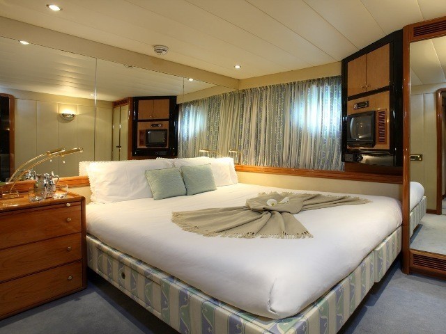 The 34m Yacht UNPLUGGED