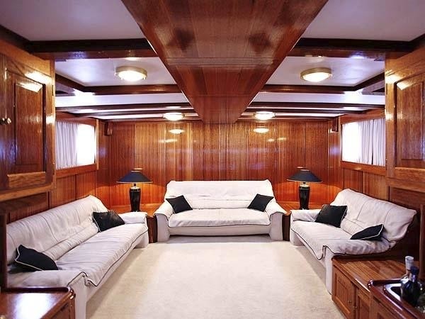 The 35m Yacht BUENA CHICA
