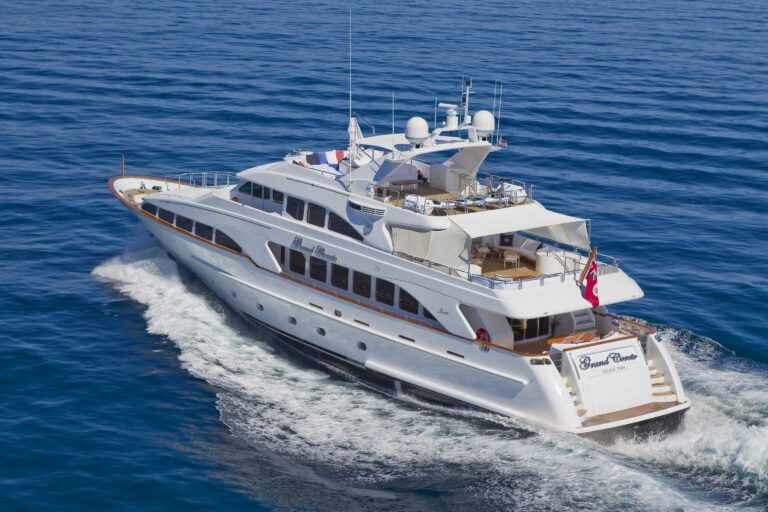 The 35m Yacht CAMARINA ROYALE