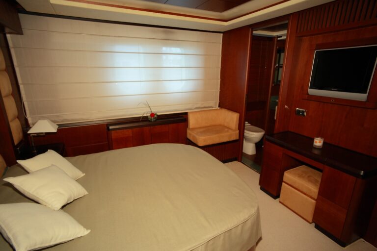 The 35m Yacht HYE SEAS II