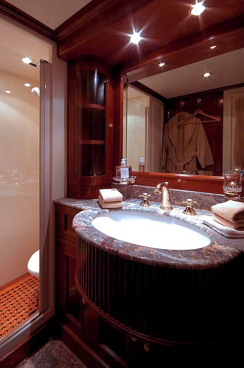 The 35m Yacht INOUIS