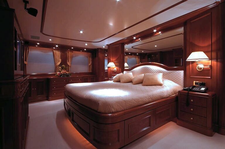 The 35m Yacht INOUIS