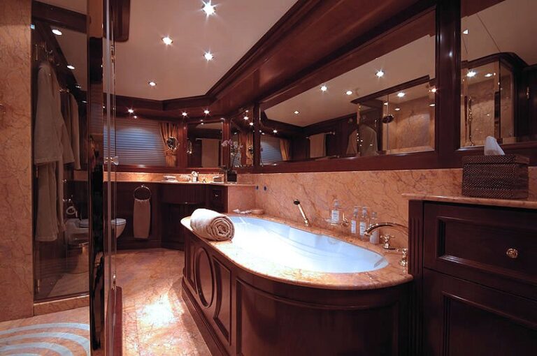 The 35m Yacht INOUIS