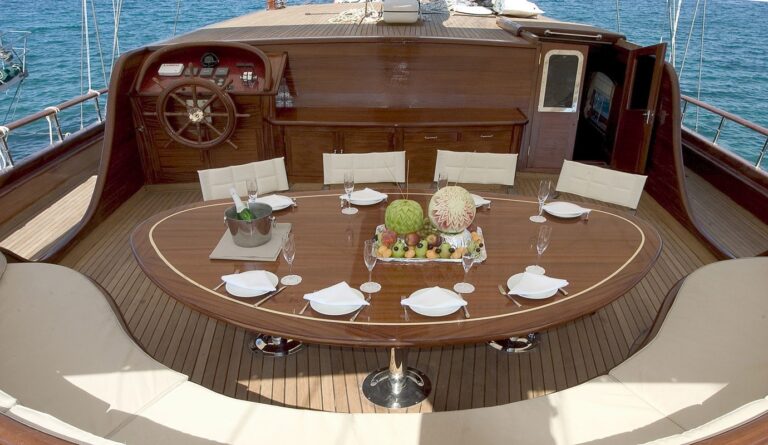 The 35m Yacht QUEEN OF KARIA