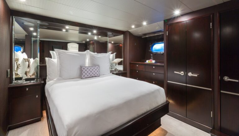 The 35m Yacht UNBRIDLED