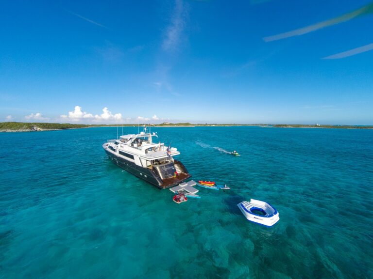 The 35m Yacht UNBRIDLED