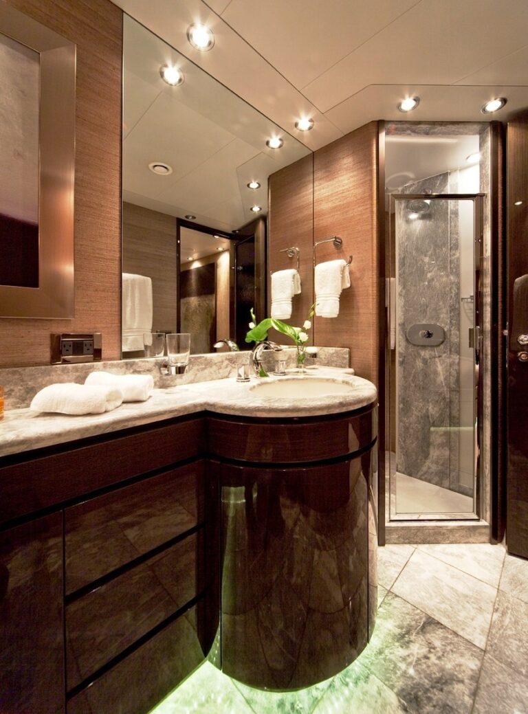Bath On Yacht STREGA