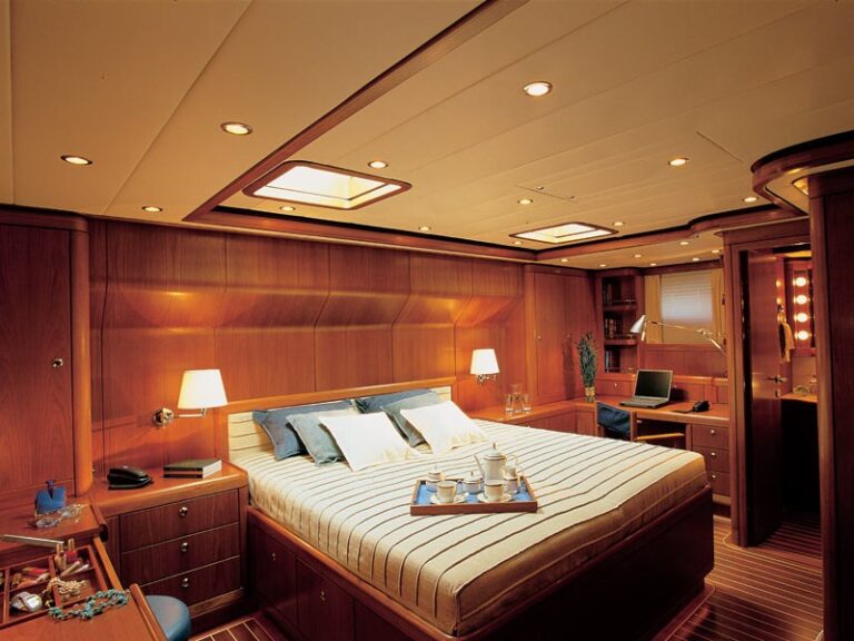 The 37m Yacht NALADE