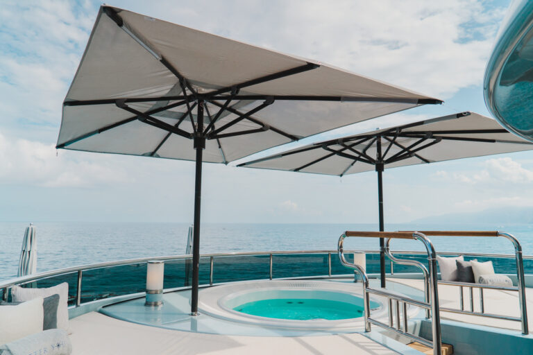 38-sun Deck With Jacuzzi