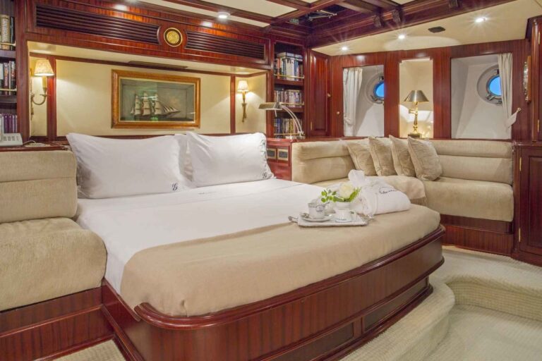 The 38m Yacht GLORIA