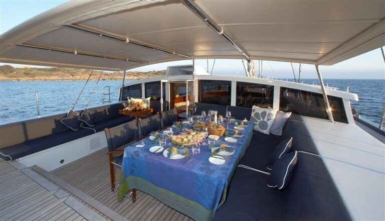 Cockpit Eating/dining On Board Yacht CINDERELLA IV