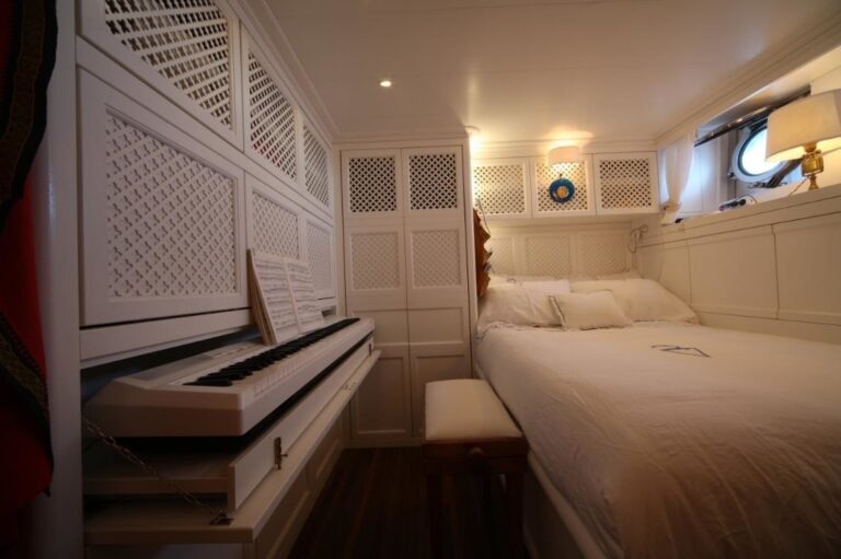 The 39m Yacht DIONE STAR