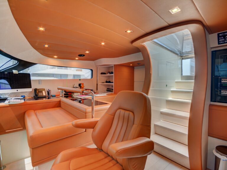 The 39m Yacht HUNTER
