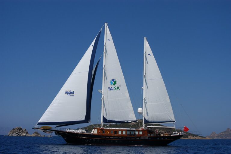 The 39m Yacht SEA DREAM