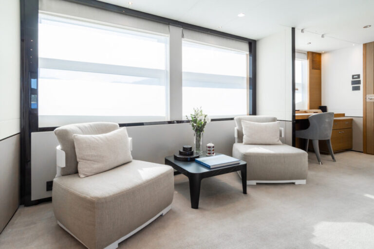 Main deck master seating area