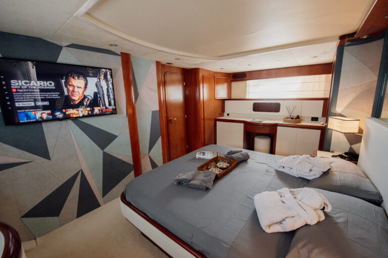 Additional double cabin