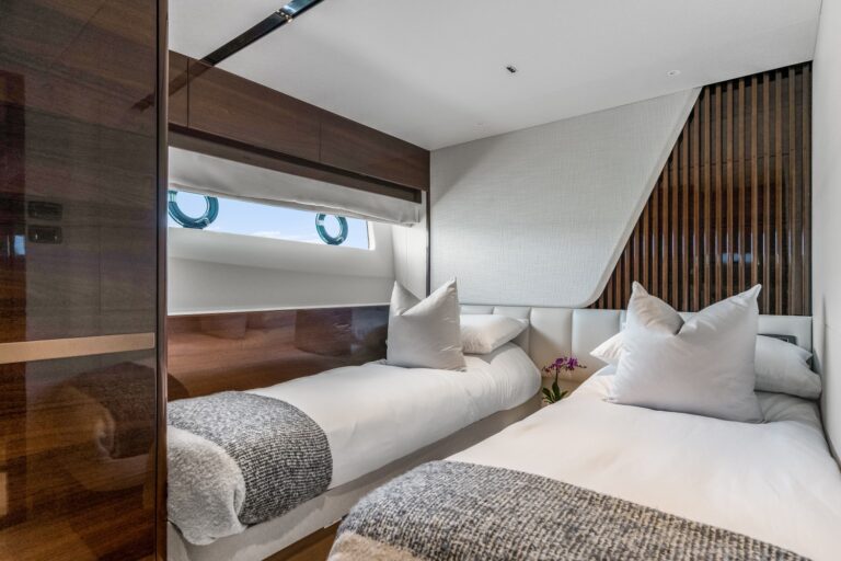 Twin convertible guest suite