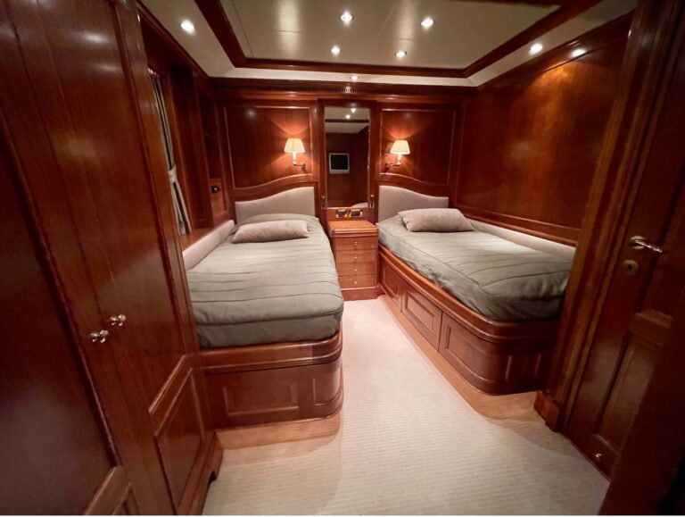 Twin suite