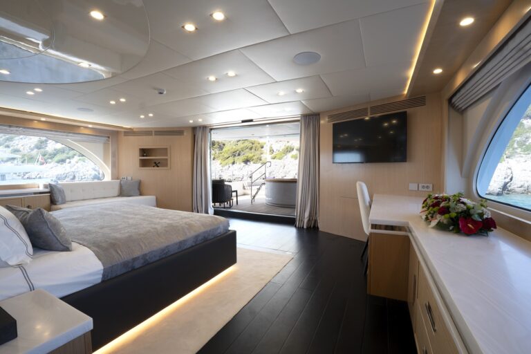 Upper Deck Master View To Private Terrace