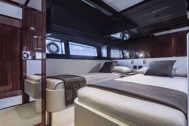 Twin Suite (sistership)