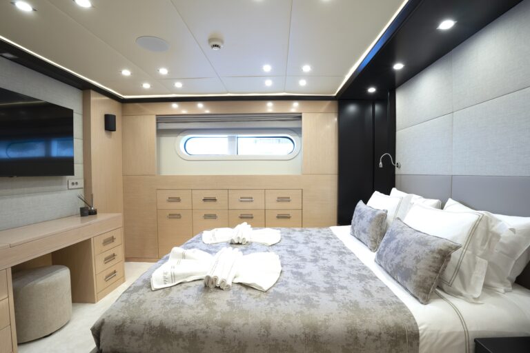 Starboard Side Double Guest Suite
